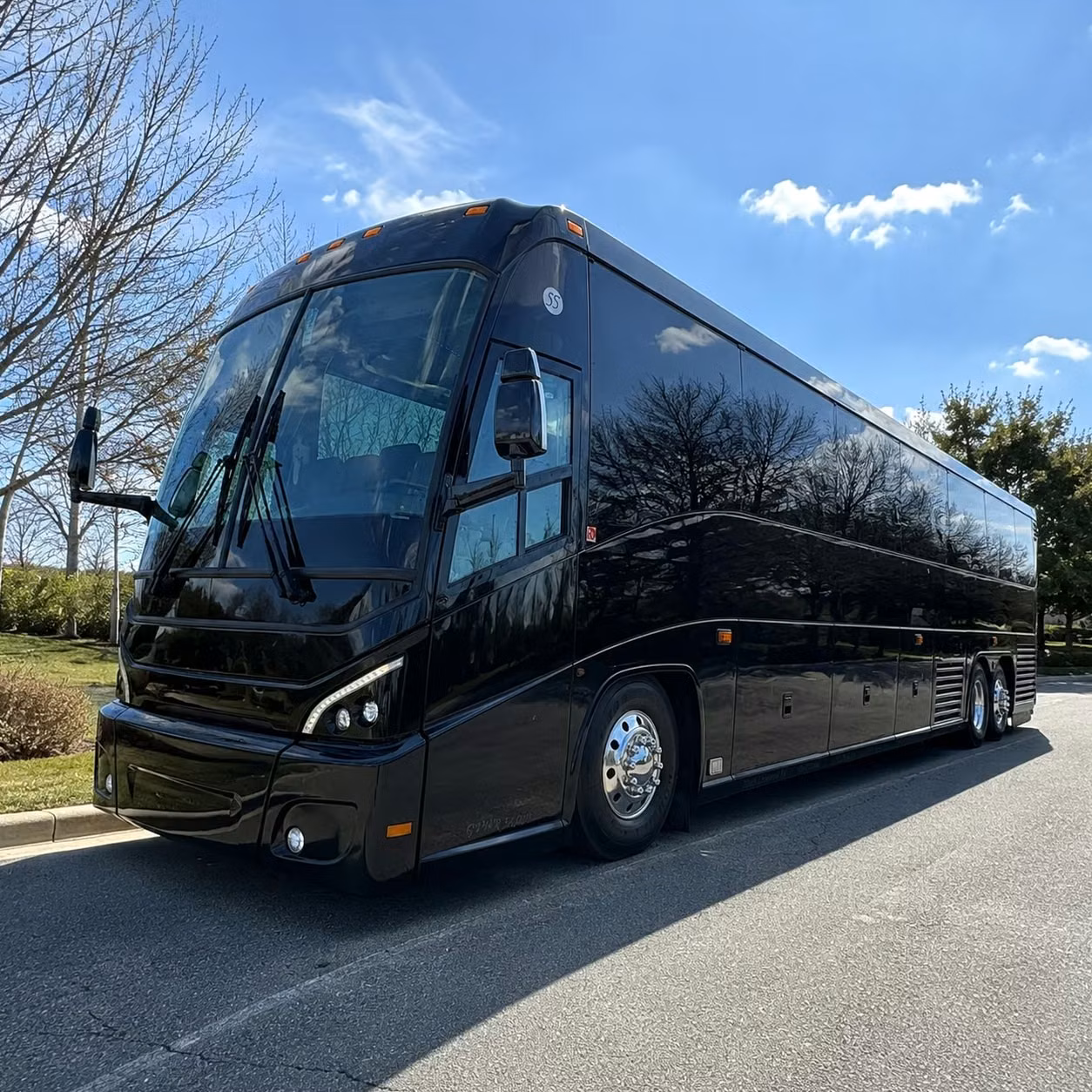 airport shuttle bus service for government and military groups flying through dtw
